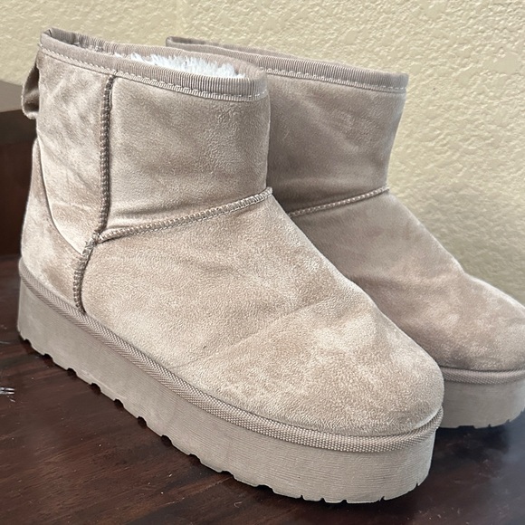 Shoes - Beige suede & faux fur lined platform ankle boots